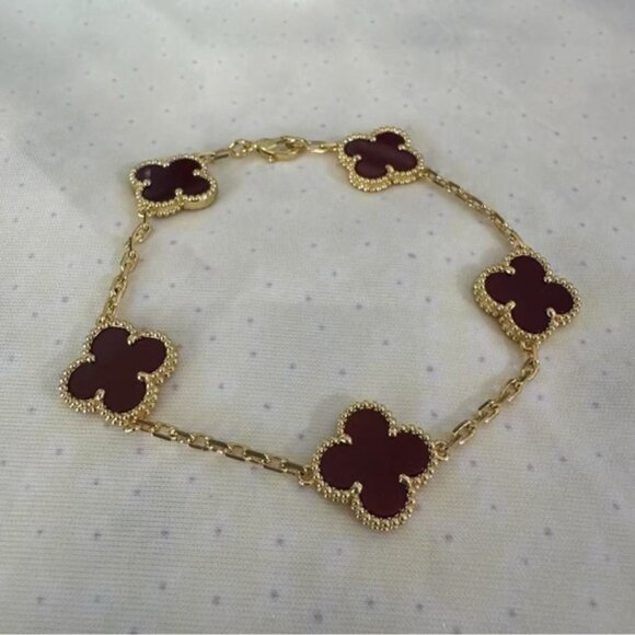 Van Cleef & Arpels Alhambra 5-Motif Carnelian 18 Karat Yellow Gold Bracelet - Picture 2 of 8